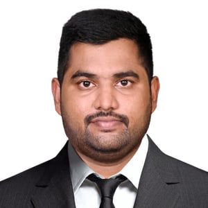 Vasantha Headshot